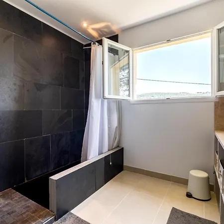 Holiday home Clementine Gravieres